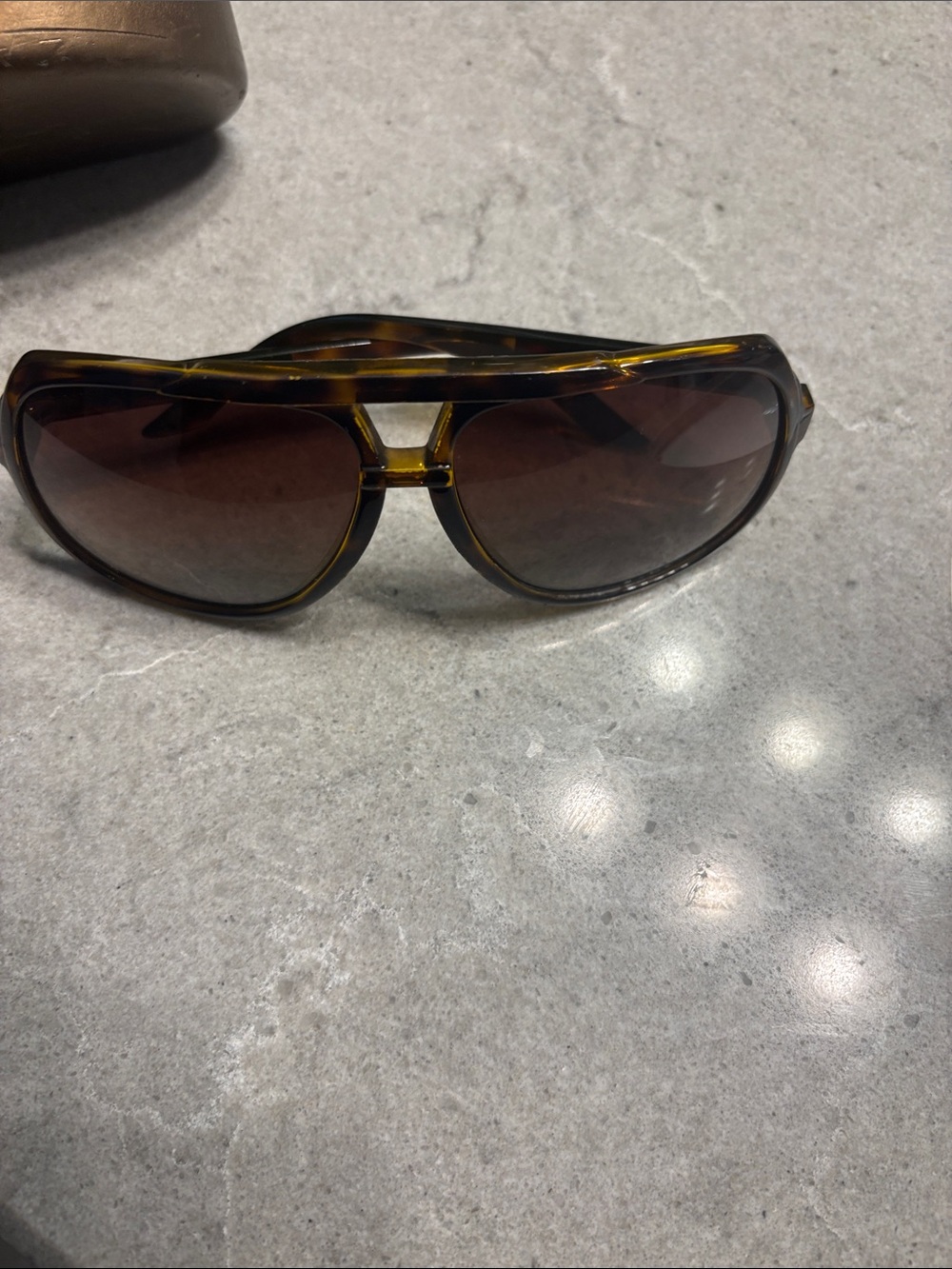 Gucci Tortoiseshell Sunglasses with Brown Lenses and Green-Red Temple Stripe - Picture 2 of 10